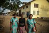 Drei ehemalige Straßenmädchen bei Don Bosco Fambul